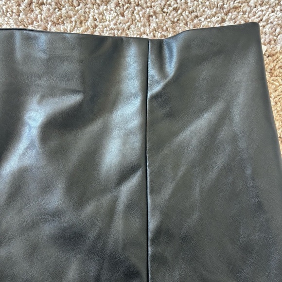 Old Navy Sleek leather Skirt - Picture 4 of 7
